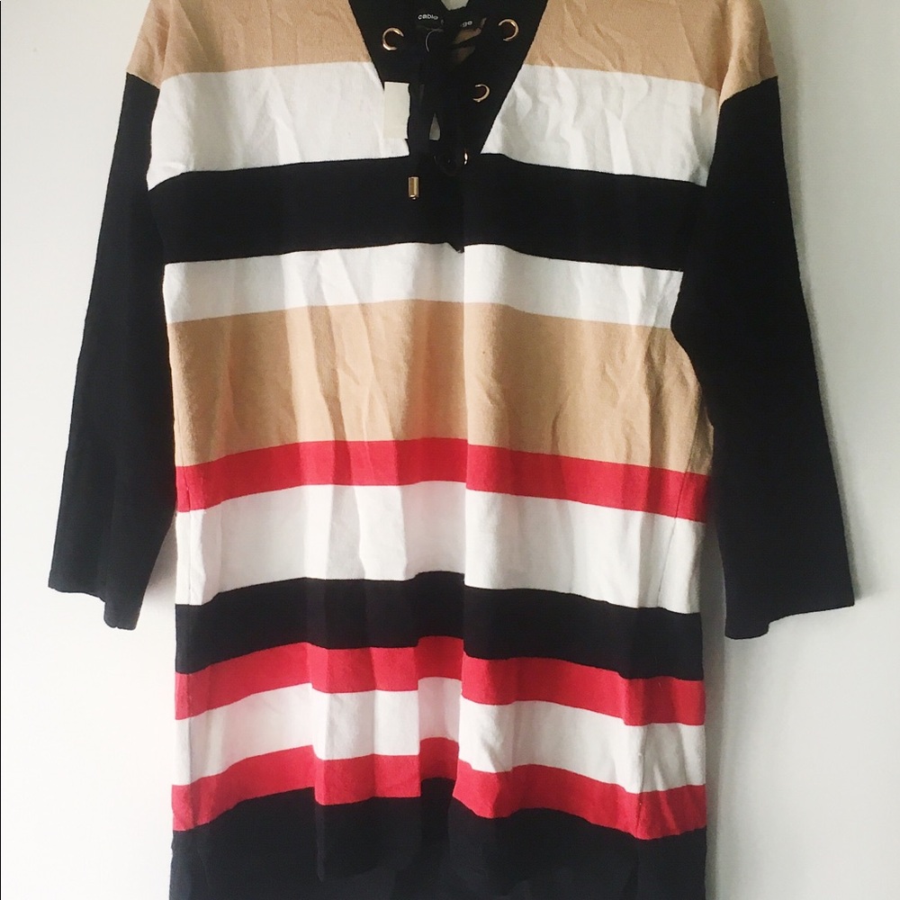 A cable & guage thick striped business/casual top!